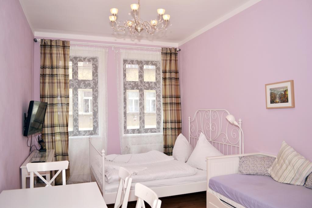 Ruterra Apartment Cimburkova Praha Ruang foto