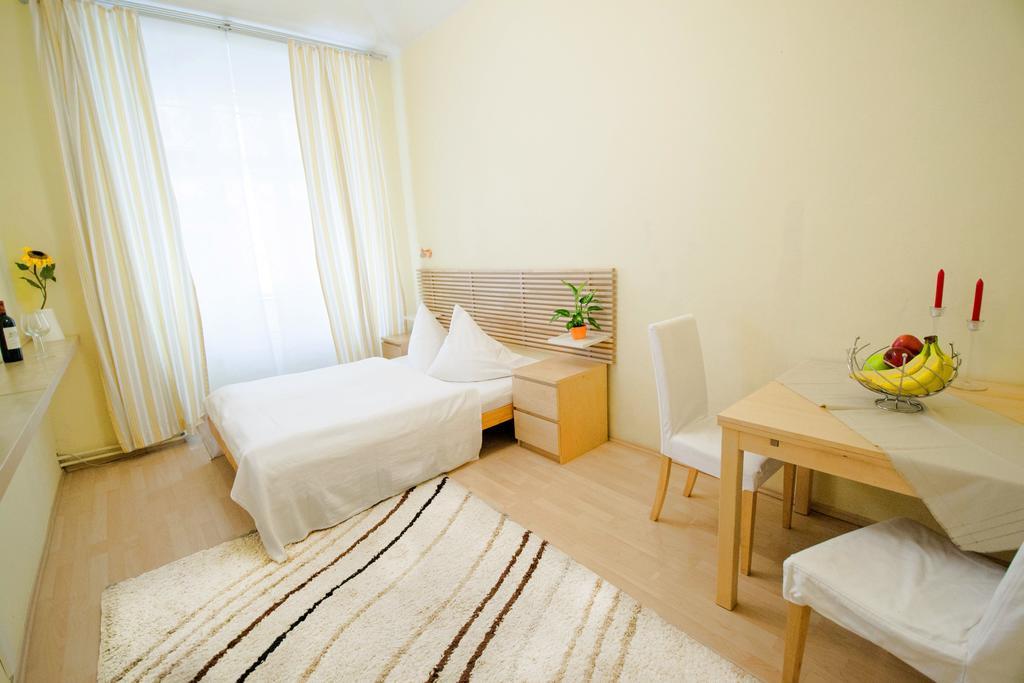 Ruterra Apartment Cimburkova Praha Bagian luar foto