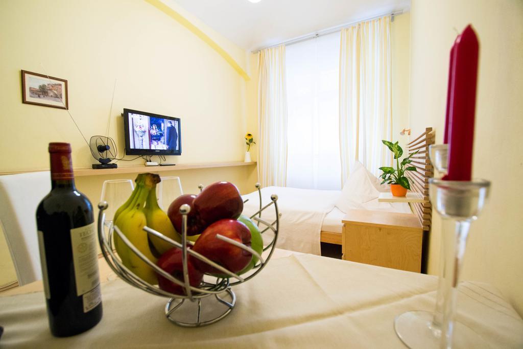 Ruterra Apartment Cimburkova Praha Bagian luar foto