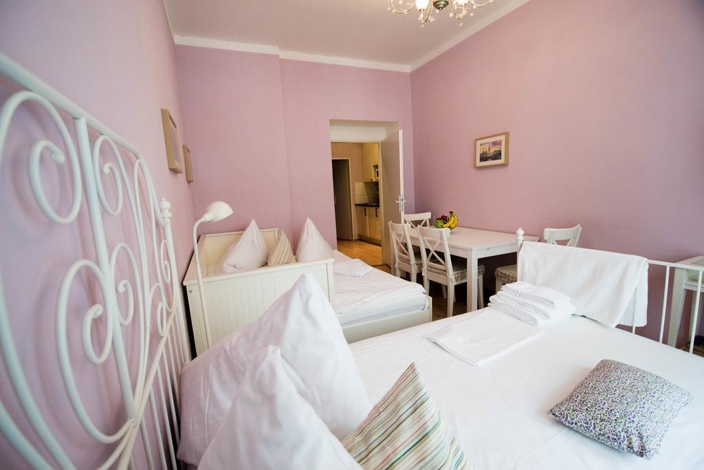 Ruterra Apartment Cimburkova Praha Bagian luar foto