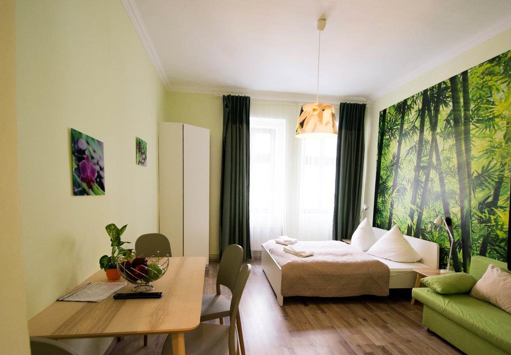 Ruterra Apartment Cimburkova Praha Bagian luar foto