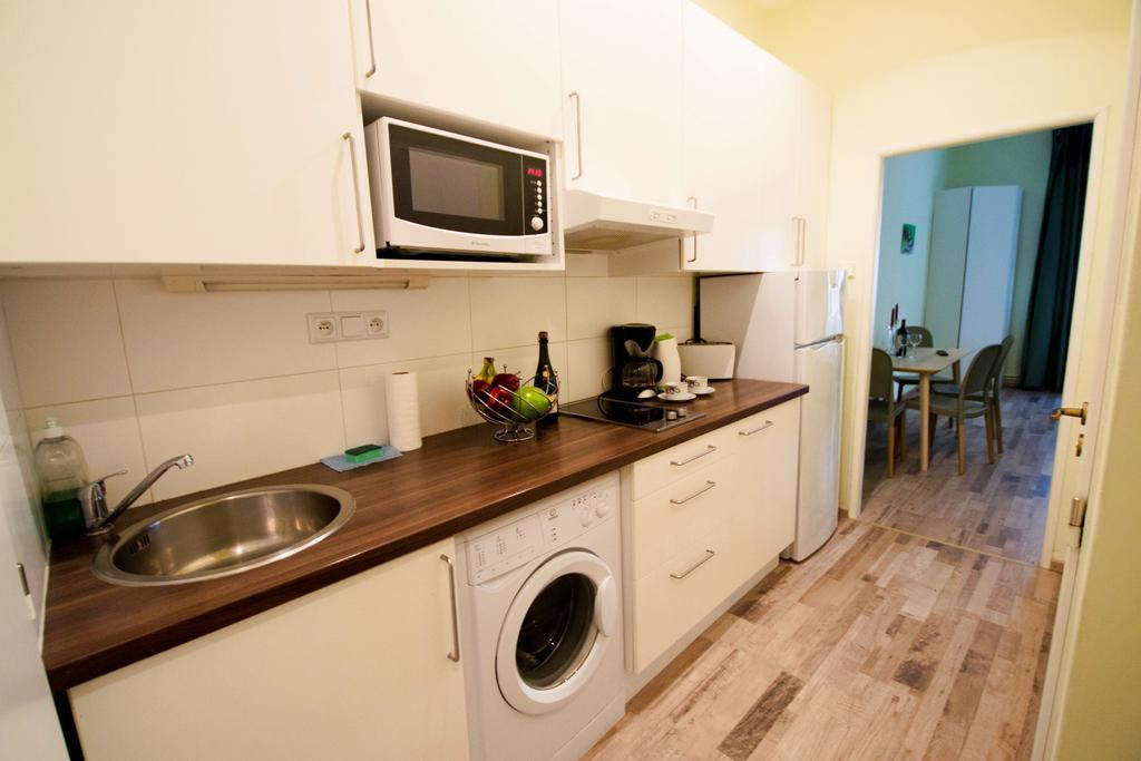 Ruterra Apartment Cimburkova Praha Bagian luar foto