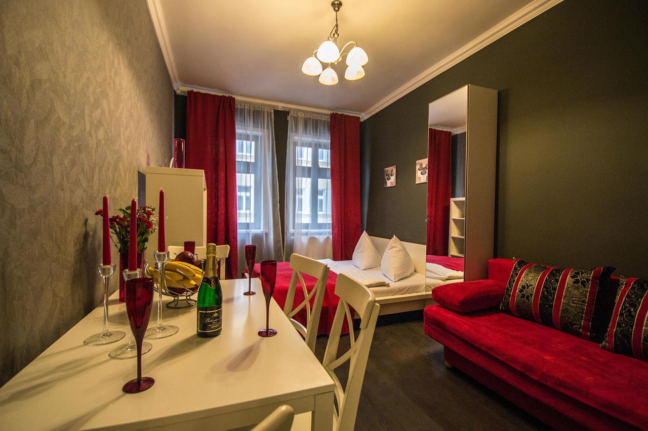 Ruterra Apartment Cimburkova Praha Bagian luar foto